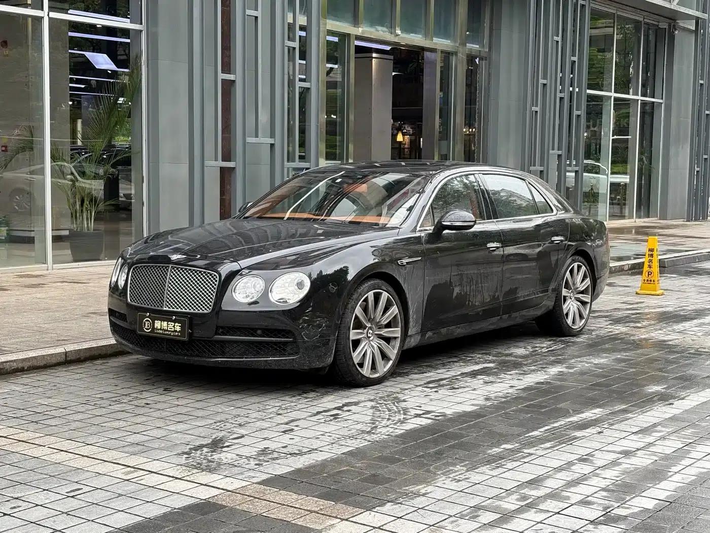 2017 Flying Spur 4.0T V8 Standard Edition — миниатюра 1