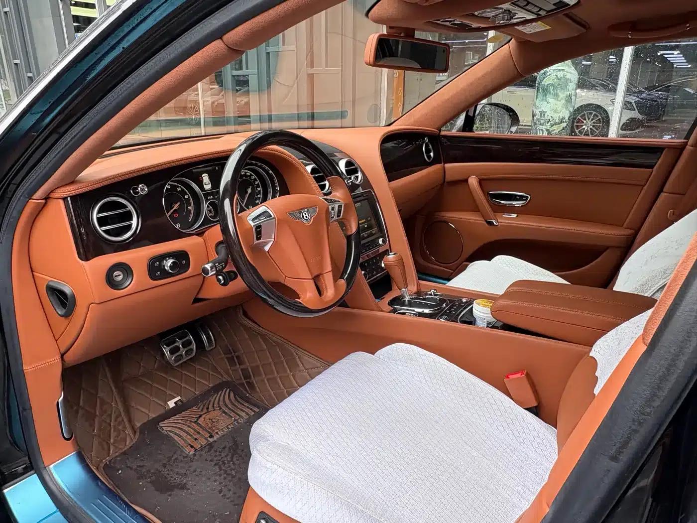 2017 Flying Spur 4.0T V8 Standard Edition — миниатюра 4