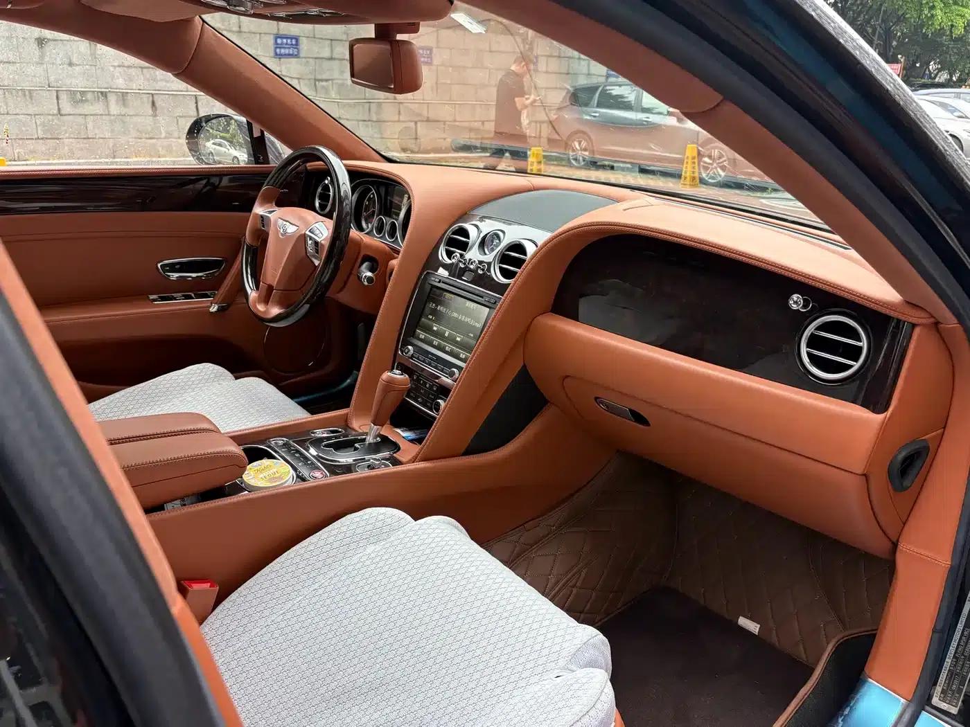2017 Flying Spur 4.0T V8 Standard Edition — миниатюра 6