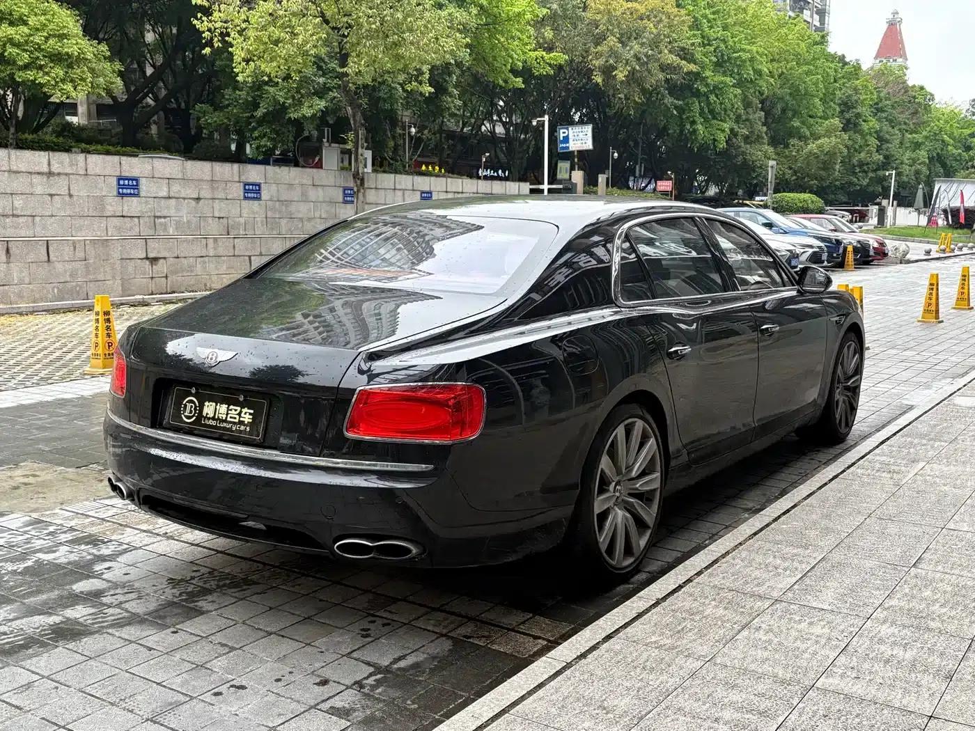 2017 Flying Spur 4.0T V8 Standard Edition — миниатюра 8