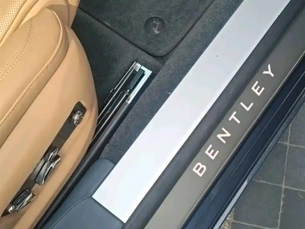 2023 Mercedes-Benz Flying Spur 4.0T V8 Elegance Edition — миниатюра 7