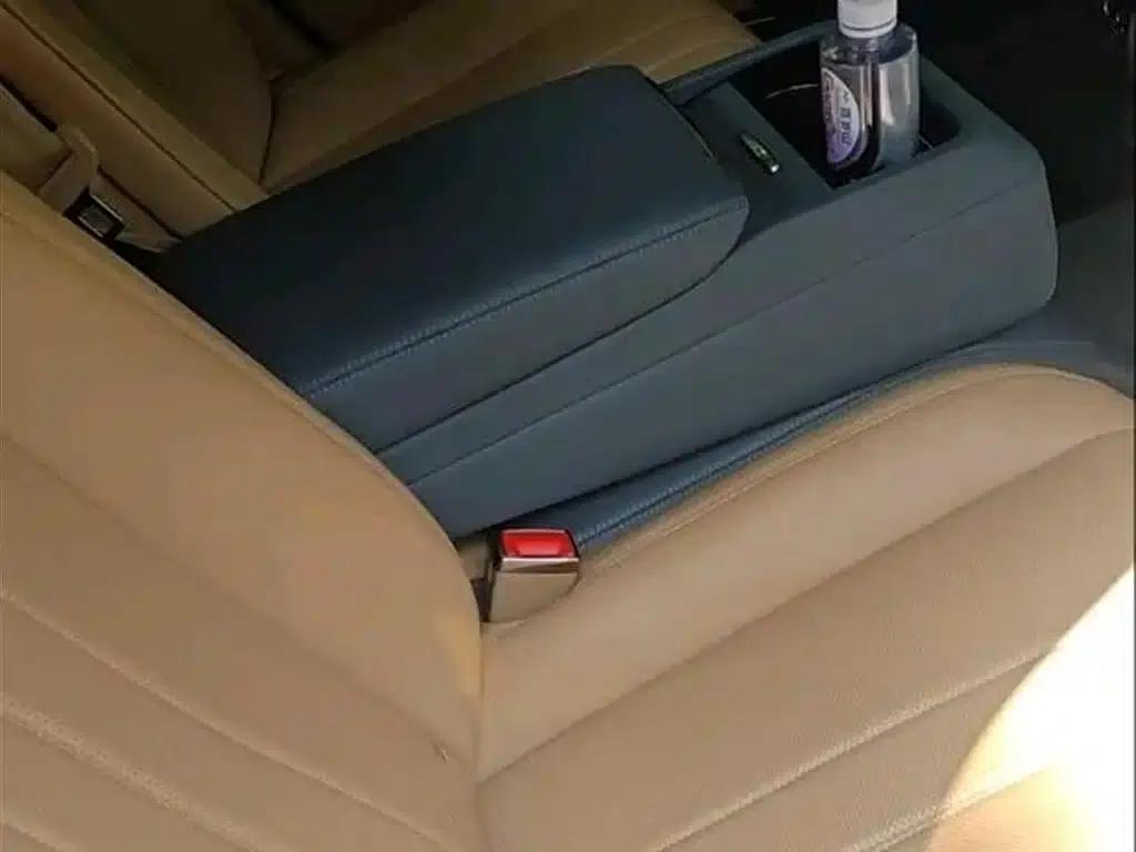 2023 Mercedes-Benz Flying Spur 4.0T V8 Elegance Edition — миниатюра 8