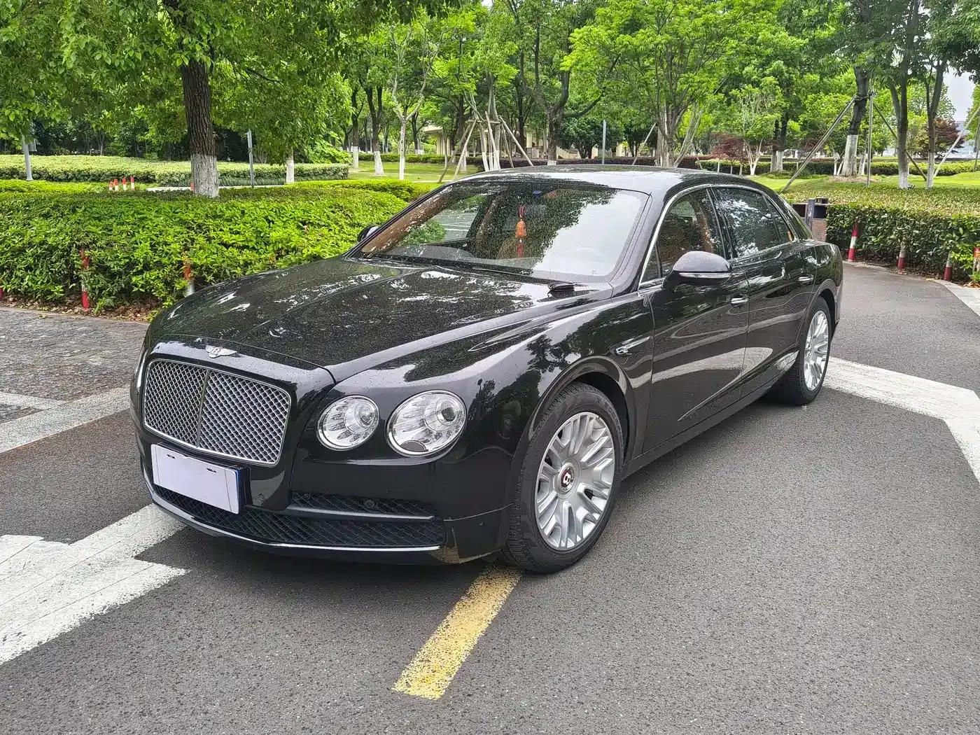 2014 Flying Spur 4.0T V8 Standard Edition — миниатюра 1