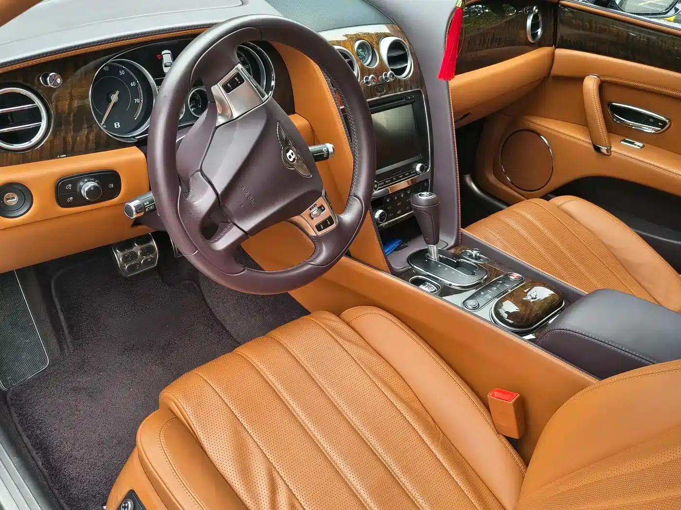 2014 Flying Spur 4.0T V8 Standard Edition — миниатюра 3