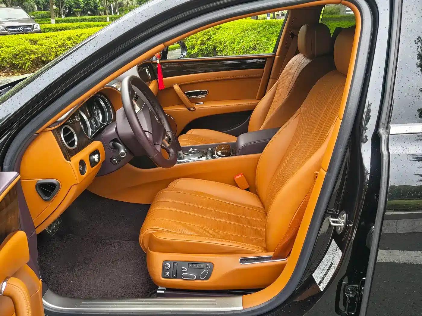 2014 Flying Spur 4.0T V8 Standard Edition — миниатюра 5