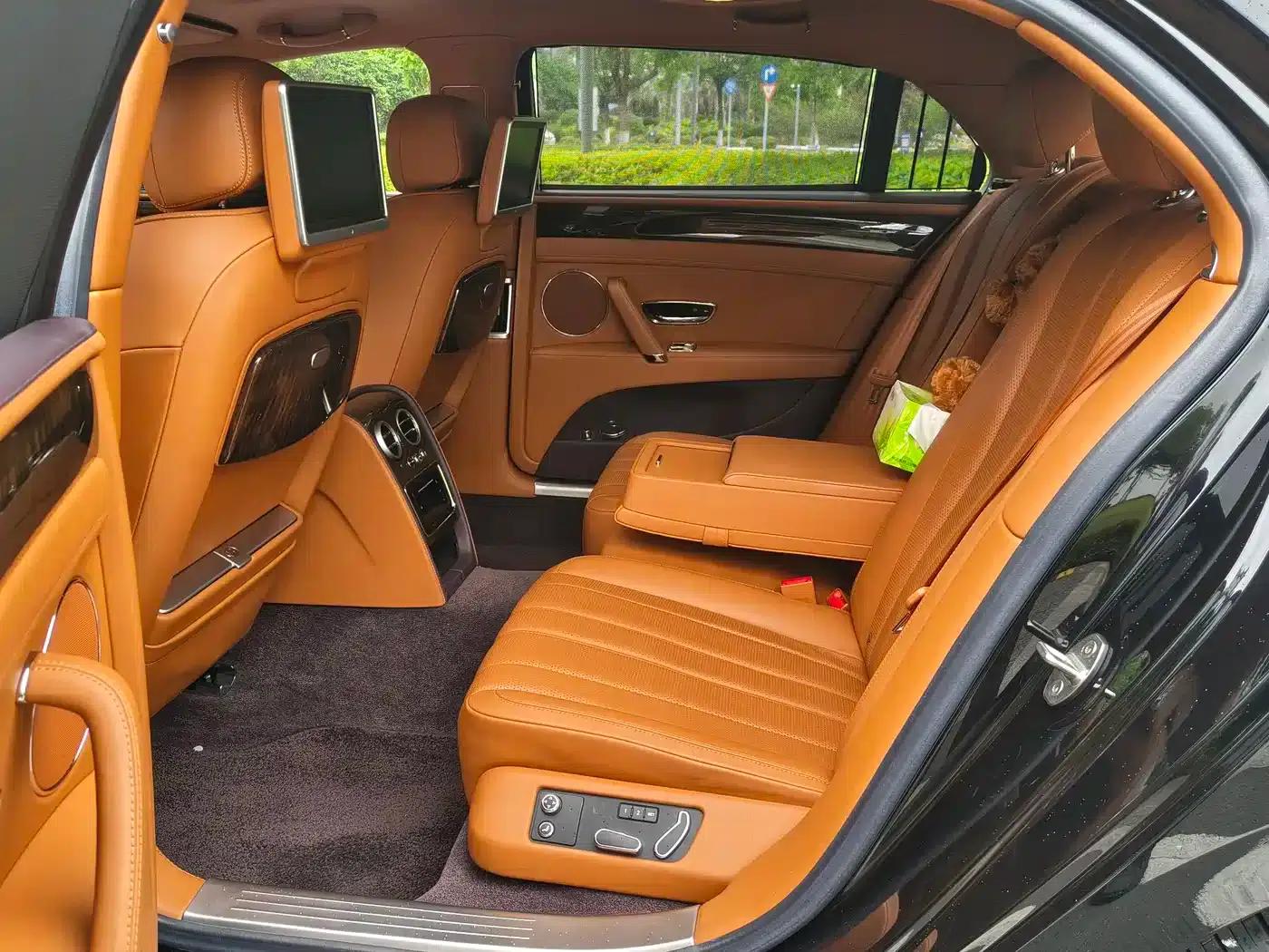 2014 Flying Spur 4.0T V8 Standard Edition — миниатюра 6