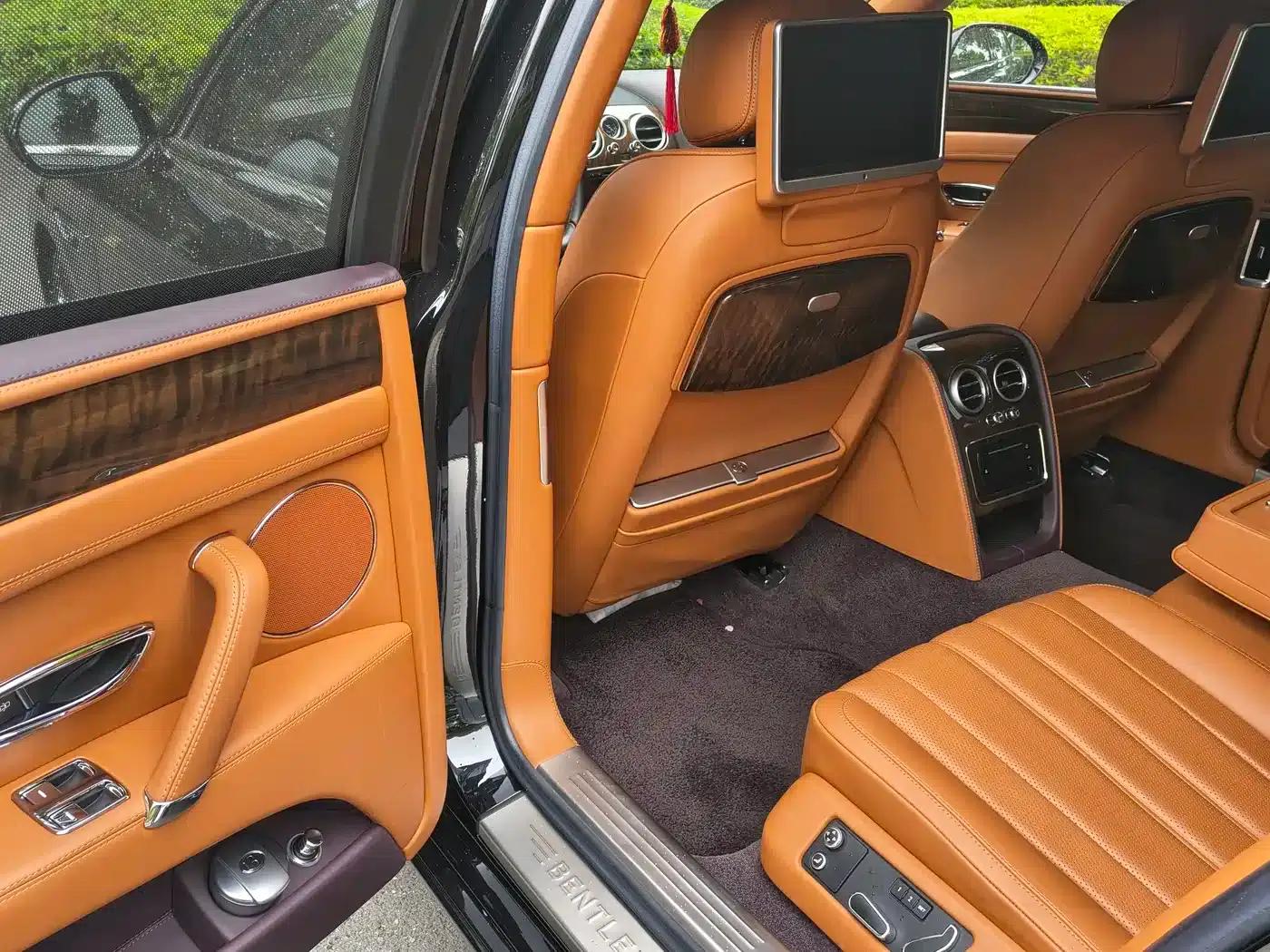 2014 Flying Spur 4.0T V8 Standard Edition — миниатюра 7