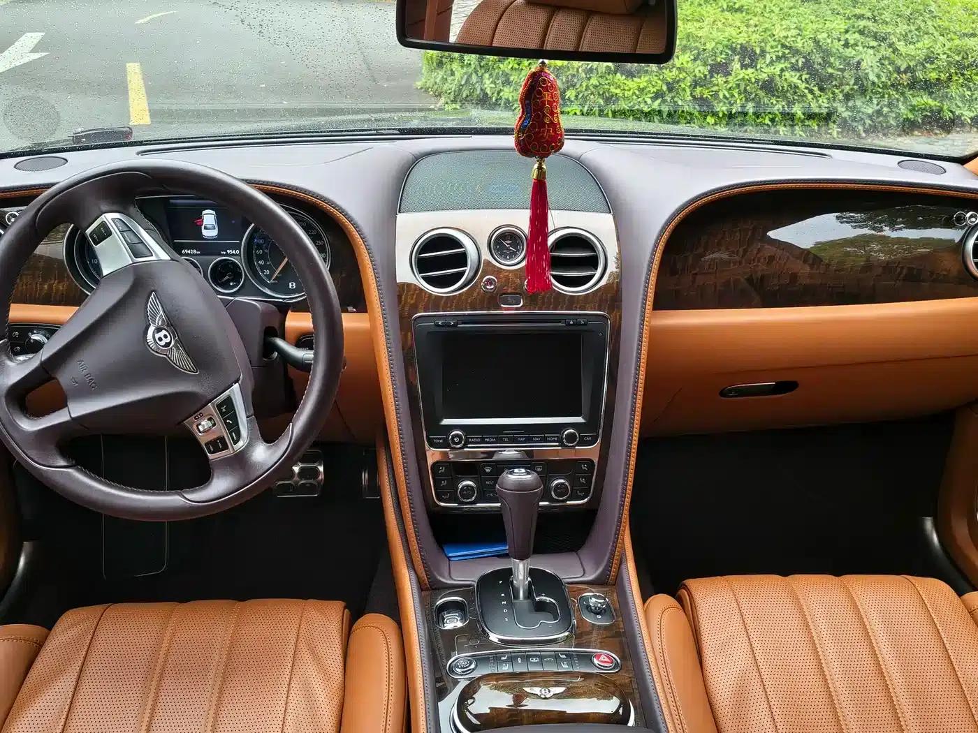 2014 Flying Spur 4.0T V8 Standard Edition — миниатюра 8