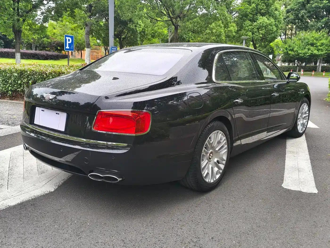 2014 Flying Spur 4.0T V8 Standard Edition — миниатюра 10