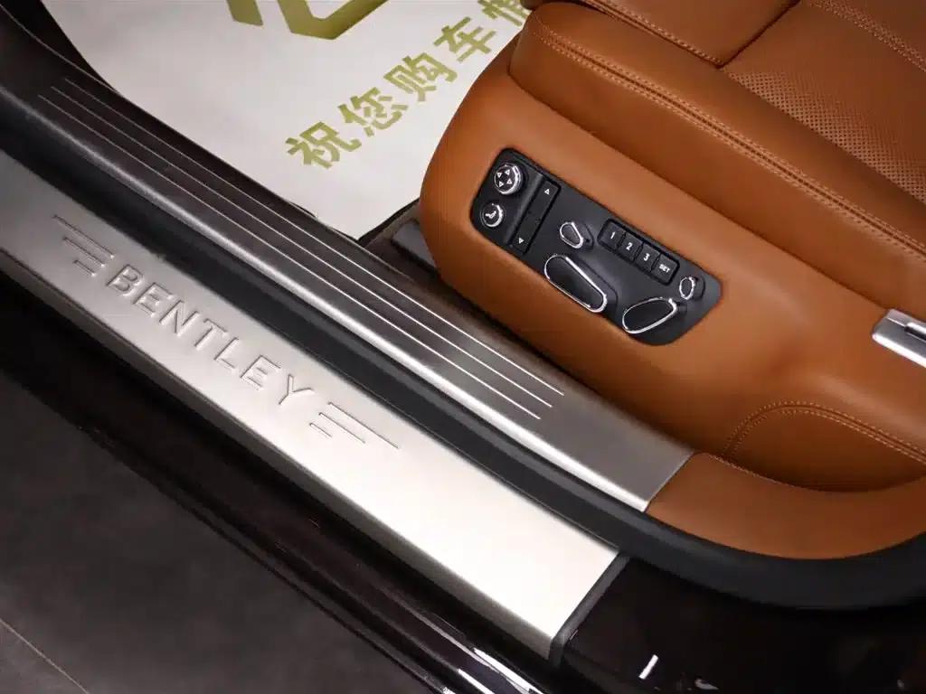 2010 Flying Spur 6.0T Four-Seater — миниатюра 10