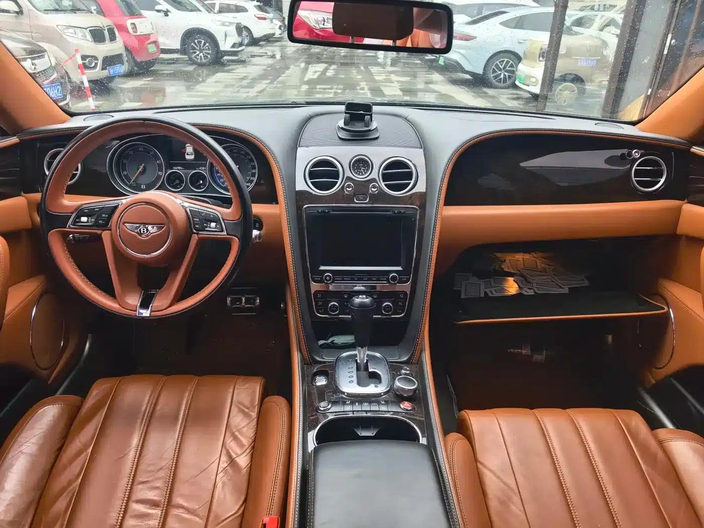 2014 Flying Spur 4.0T V8 Standard Edition — миниатюра 8