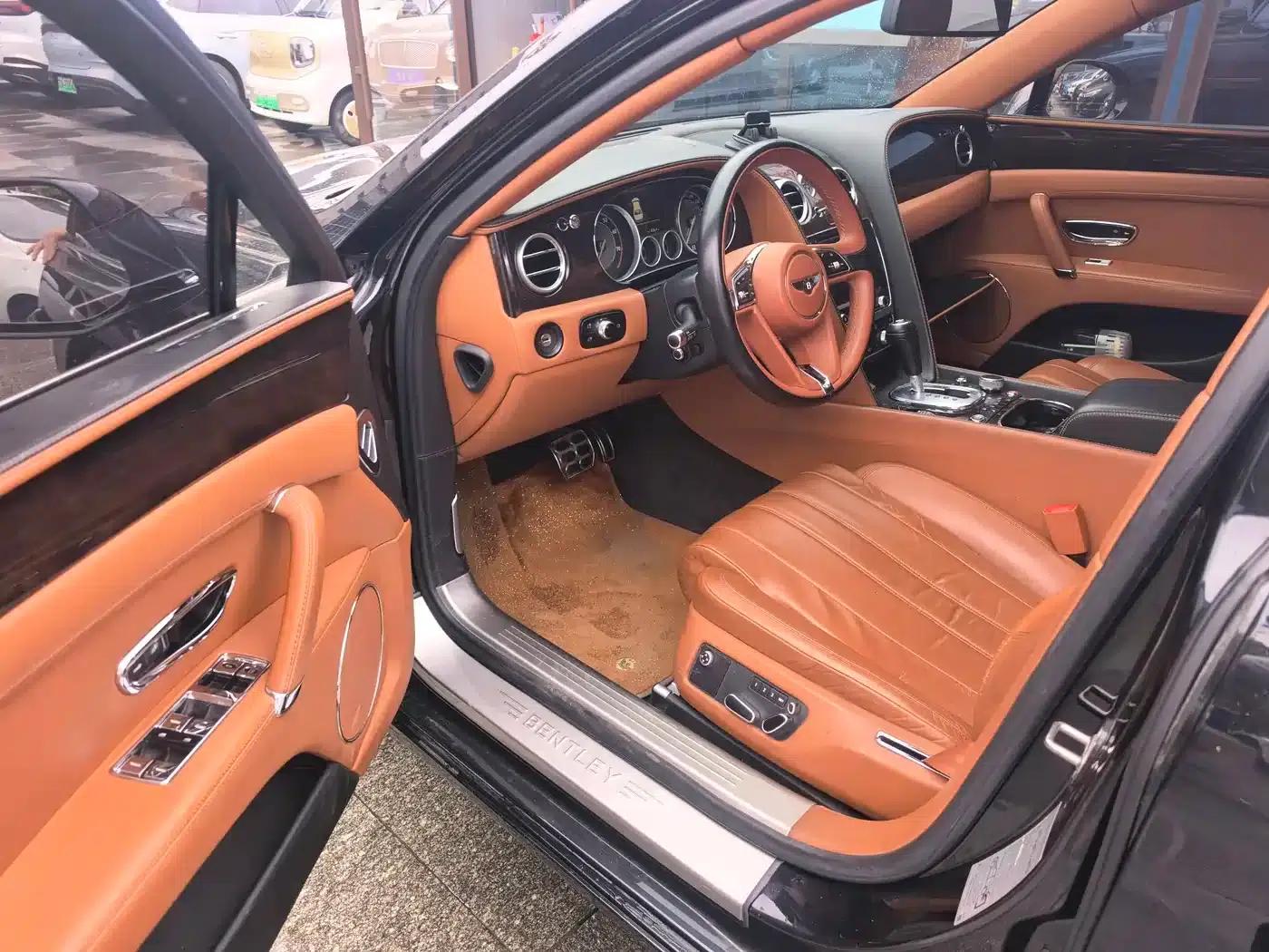 2014 Flying Spur 4.0T V8 Standard Edition — миниатюра 9