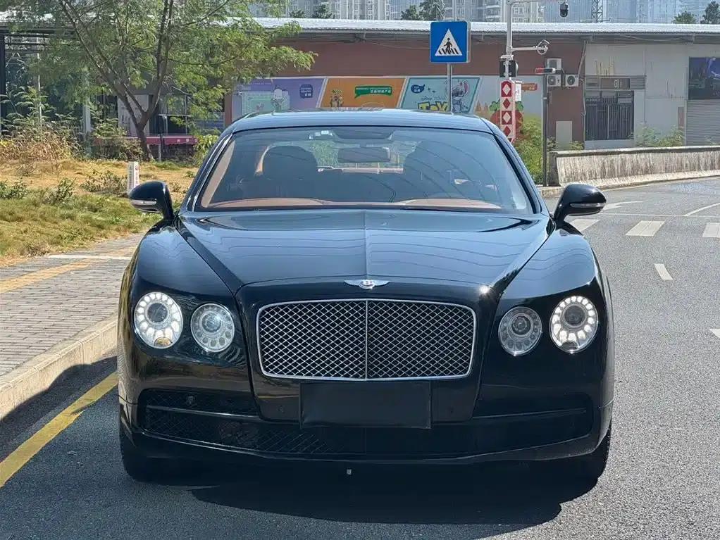 2016 Flying Spur 4.0T V8 Standard Edition — миниатюра 2