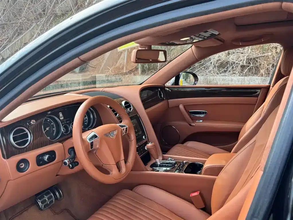 2016 Flying Spur 4.0T V8 Standard Edition — миниатюра 11