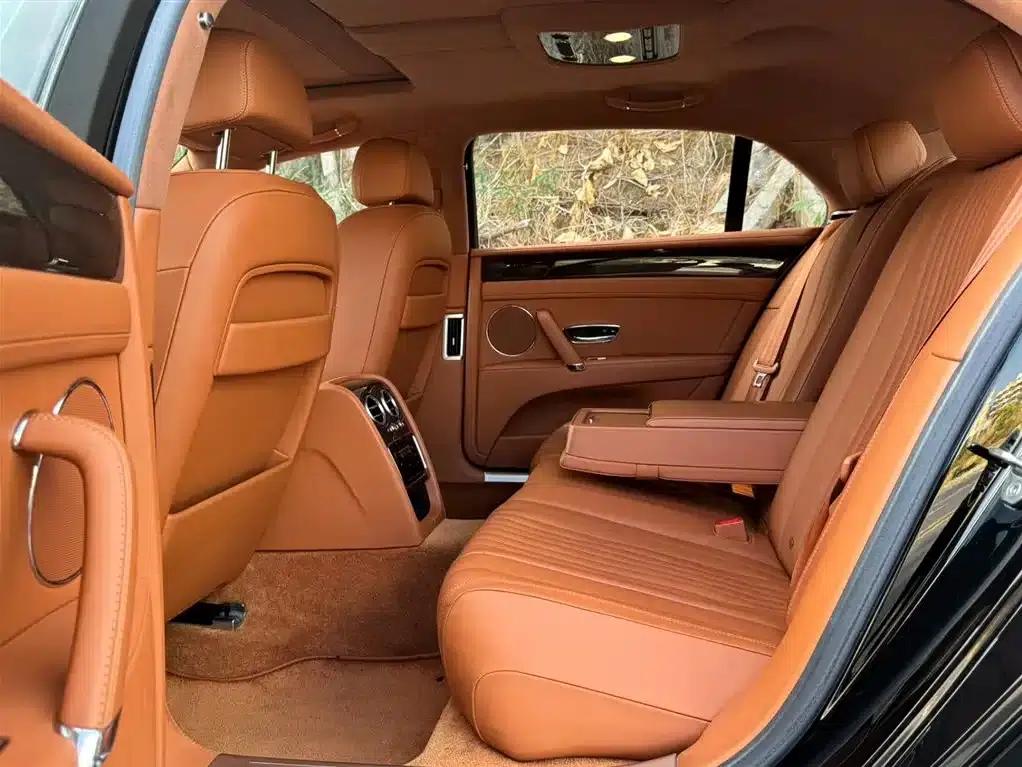 2016 Flying Spur 4.0T V8 Standard Edition — миниатюра 13