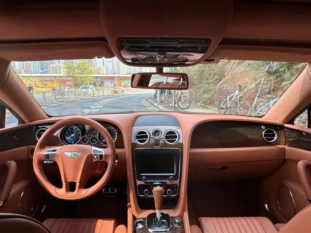 2016 Flying Spur 4.0T V8 Standard Edition — миниатюра 14