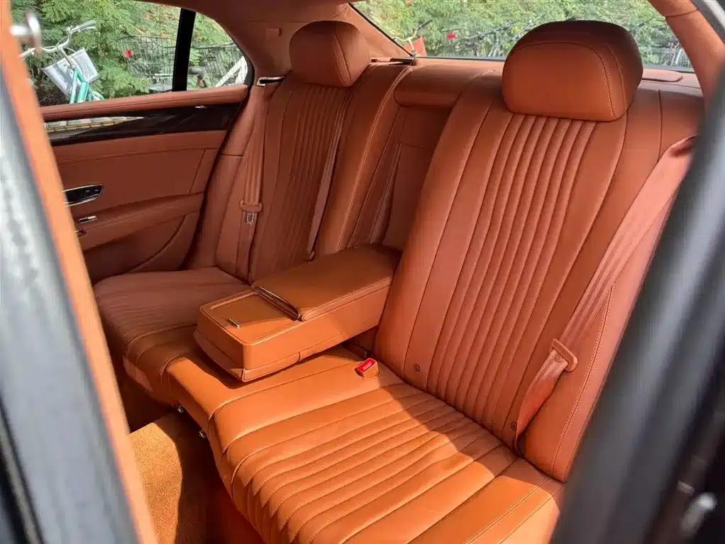 2016 Flying Spur 4.0T V8 Standard Edition — миниатюра 16