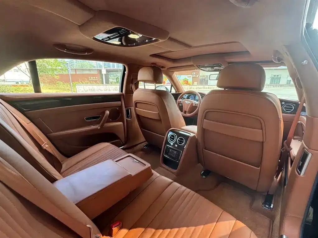 2016 Flying Spur 4.0T V8 Standard Edition — миниатюра 19