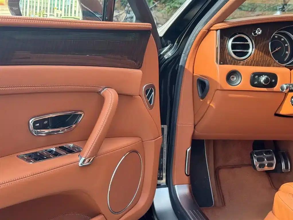 2016 Flying Spur 4.0T V8 Standard Edition — миниатюра 20