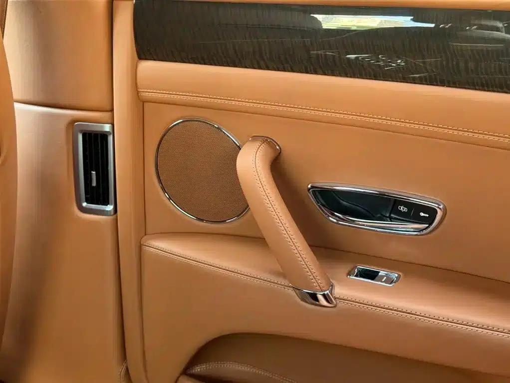 2016 Flying Spur 4.0T V8 Standard Edition — миниатюра 21