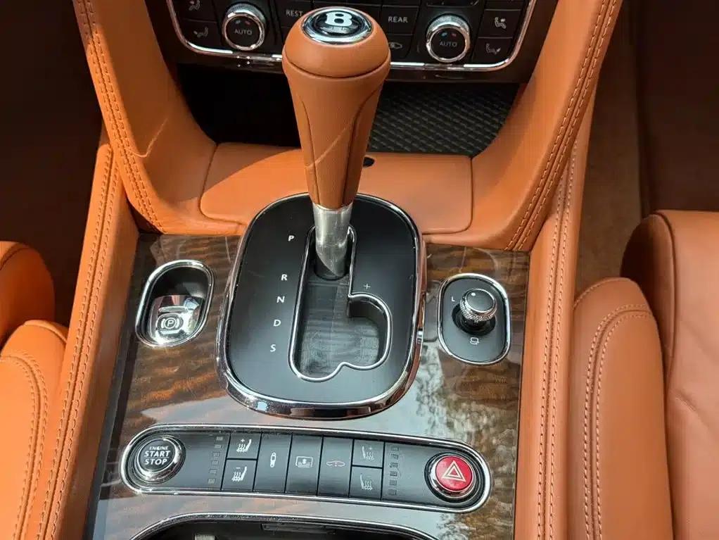 2016 Flying Spur 4.0T V8 Standard Edition — миниатюра 23
