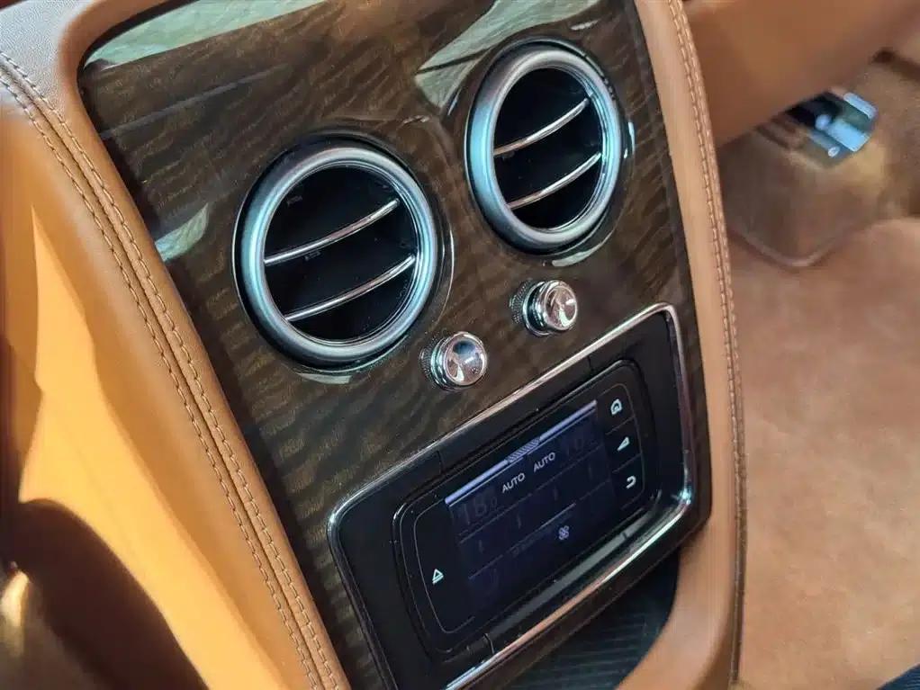 2016 Flying Spur 4.0T V8 Standard Edition — миниатюра 24