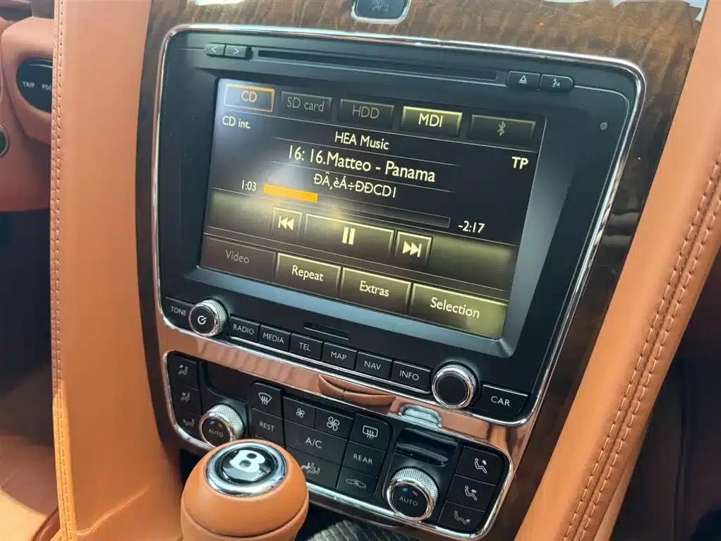 2016 Flying Spur 4.0T V8 Standard Edition — миниатюра 25