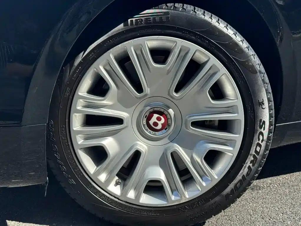 2016 Flying Spur 4.0T V8 Standard Edition — миниатюра 9