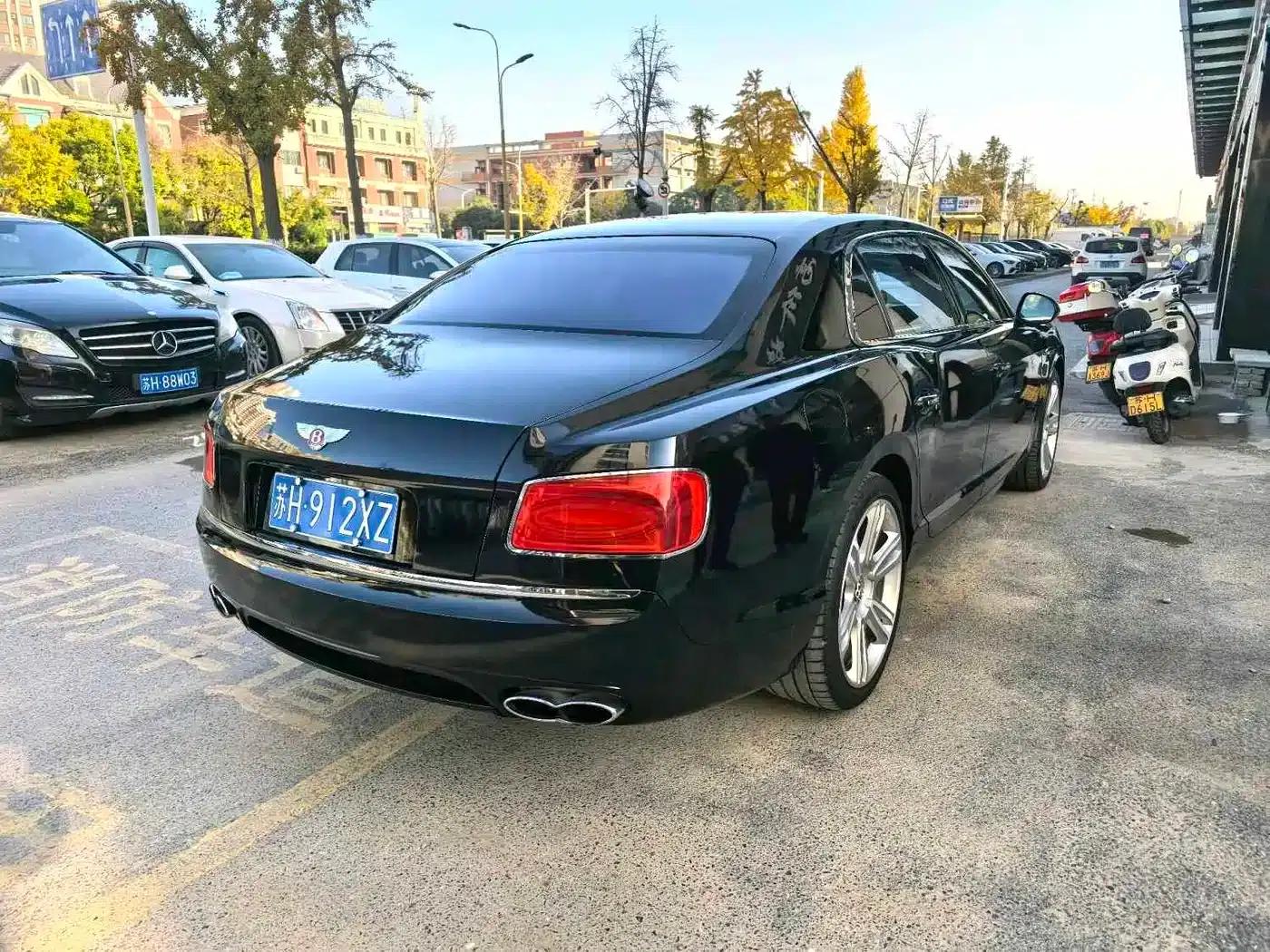 2014 Flying Spur 4.0T V8 Premium Edition — миниатюра 7