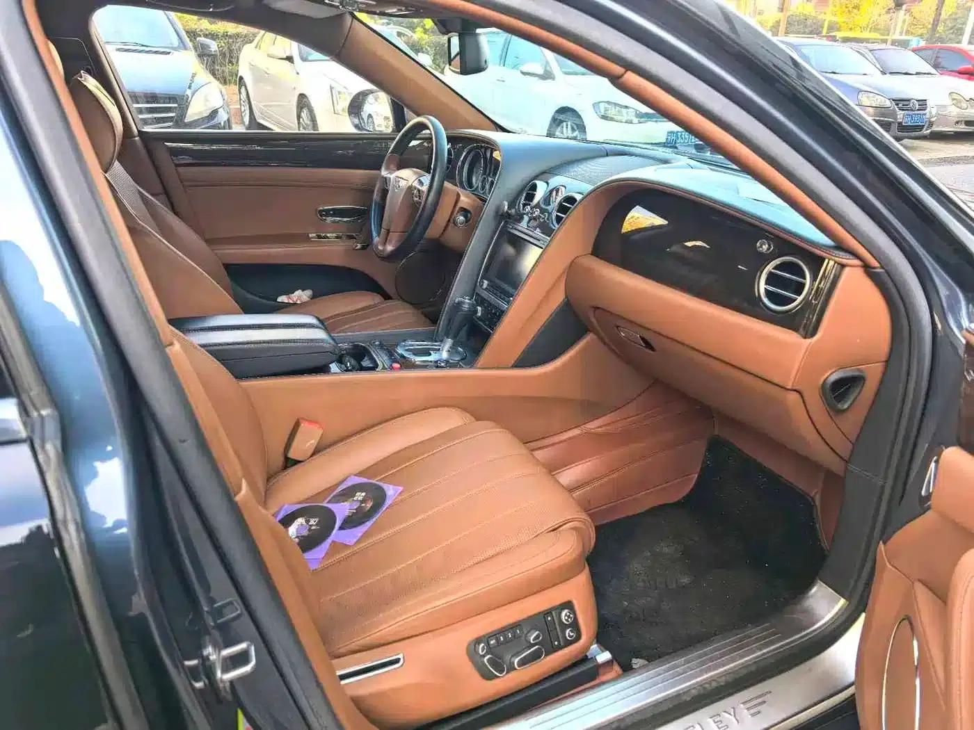 2014 Flying Spur 4.0T V8 Premium Edition — миниатюра 9