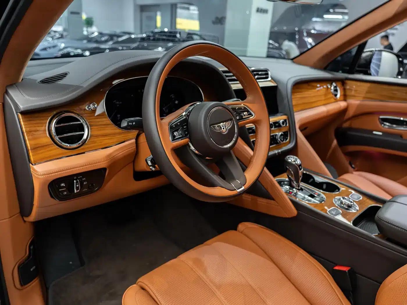 Bentayga 2022 4.0T V8 — миниатюра 4
