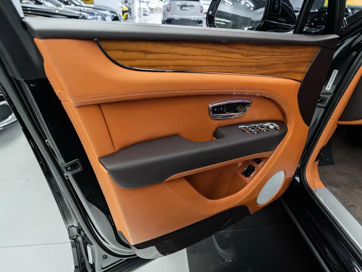 Bentayga 2022 4.0T V8 — миниатюра 8
