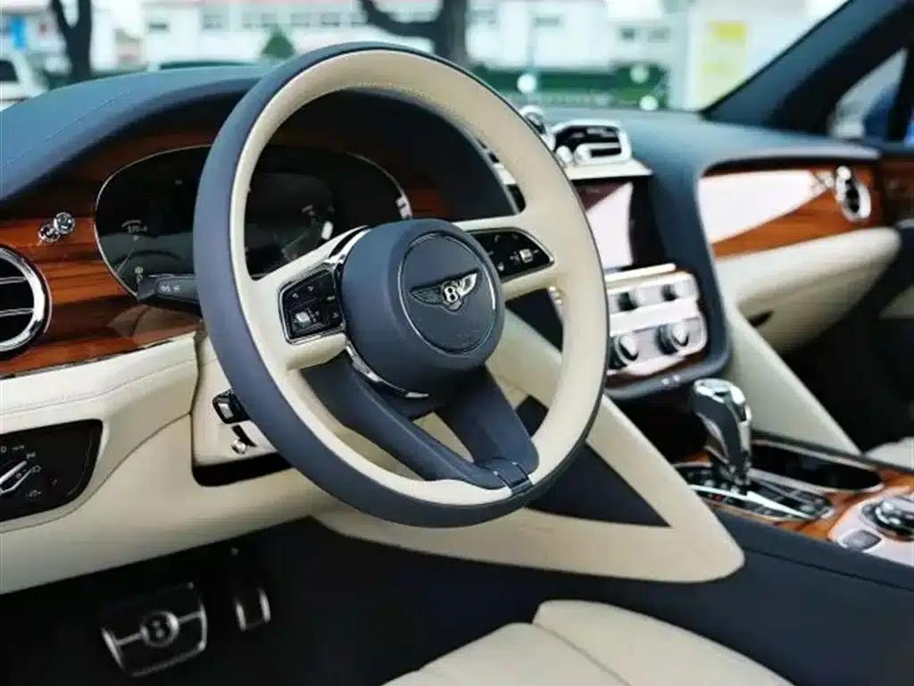 Bentayga 2022 4.0T V8 — миниатюра 2