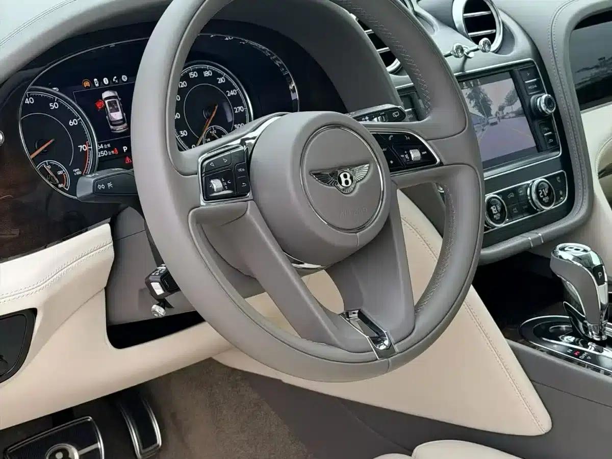 Bentayga 2018 4.0T V8 — миниатюра 12