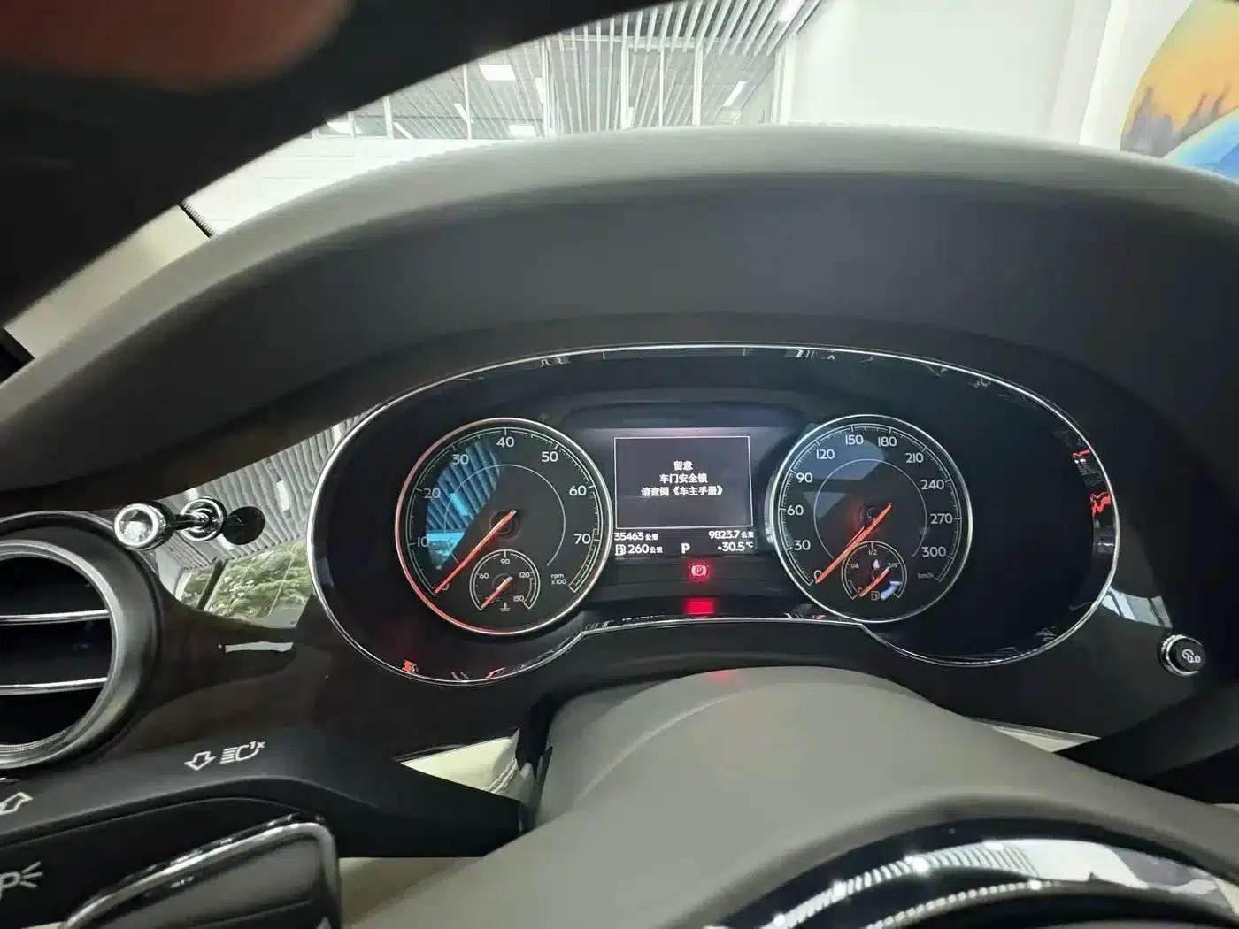 Bentayga 2018 4.0T V8 — миниатюра 6