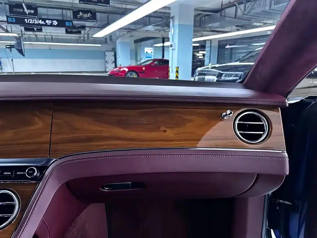 2020 Continental 4.0T GT V8 — миниатюра 28