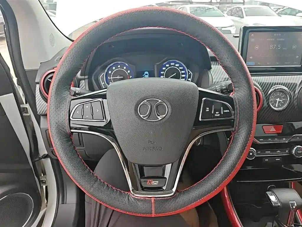 2015 Senova X25 1.5L Automatic Elite — миниатюра 11