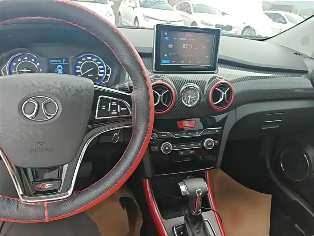 2015 Senova X25 1.5L Automatic Elite — миниатюра 10
