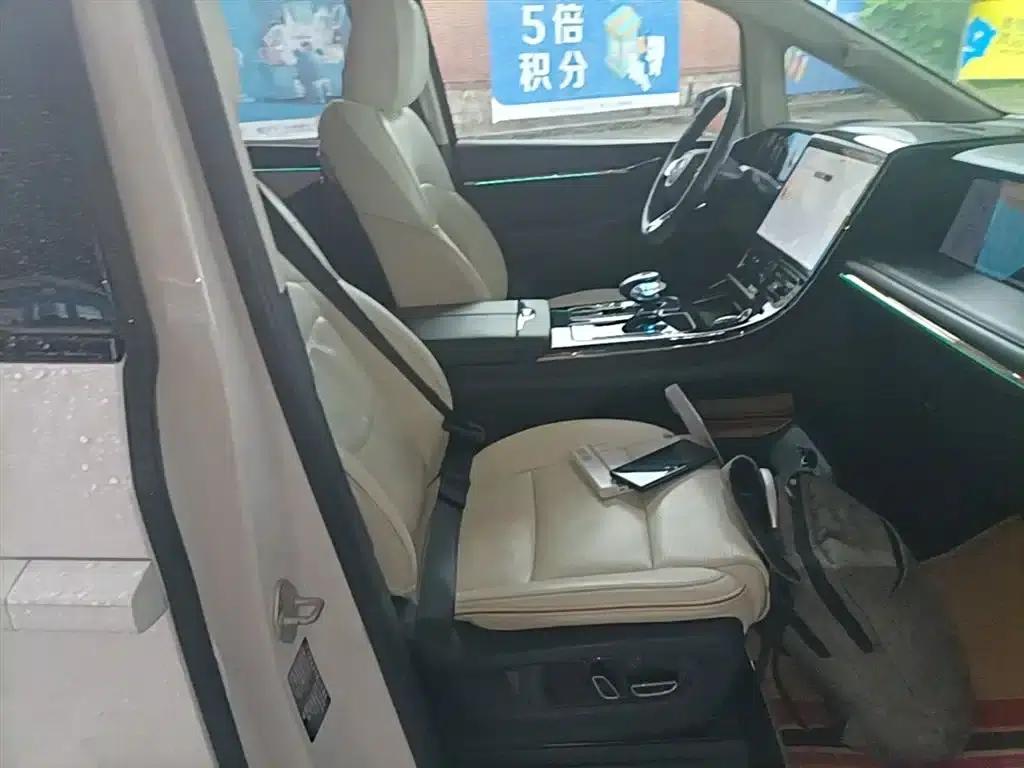 Trumpchi E9 2023 E9 Champion Edition — миниатюра 25