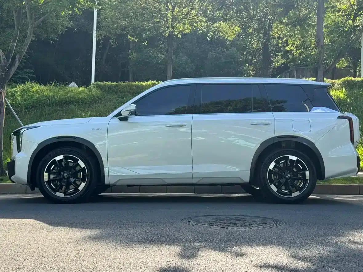Trumpchi ES9 2024 PHEV 143km Traveler Max — миниатюра 3
