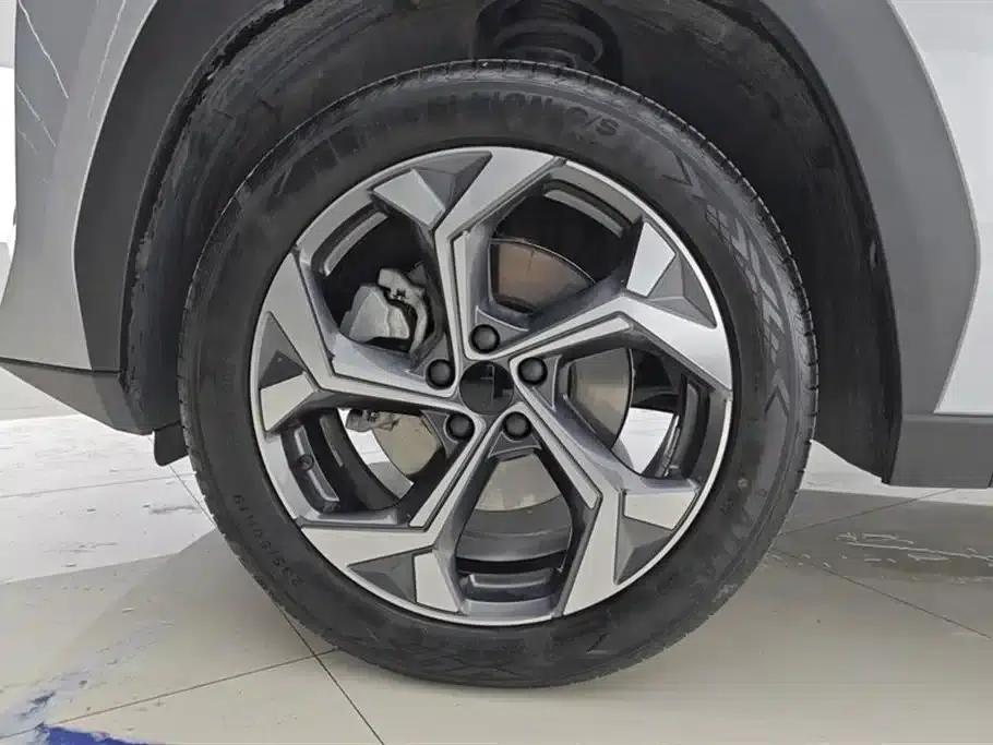 Geely Boyue L 2023 1.5TD DCT Premium Edition — миниатюра 6