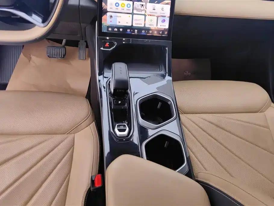 Geely Boyue L 2023 1.5TD DCT Premium Edition — миниатюра 16