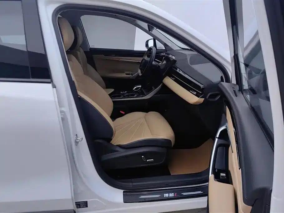 Geely Boyue L 2023 1.5TD DCT Premium Edition — миниатюра 8