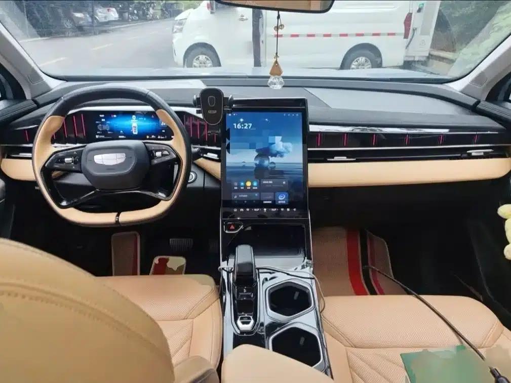 Geely Boyue L 2023 1.5TD DCT Premium Edition — миниатюра 13