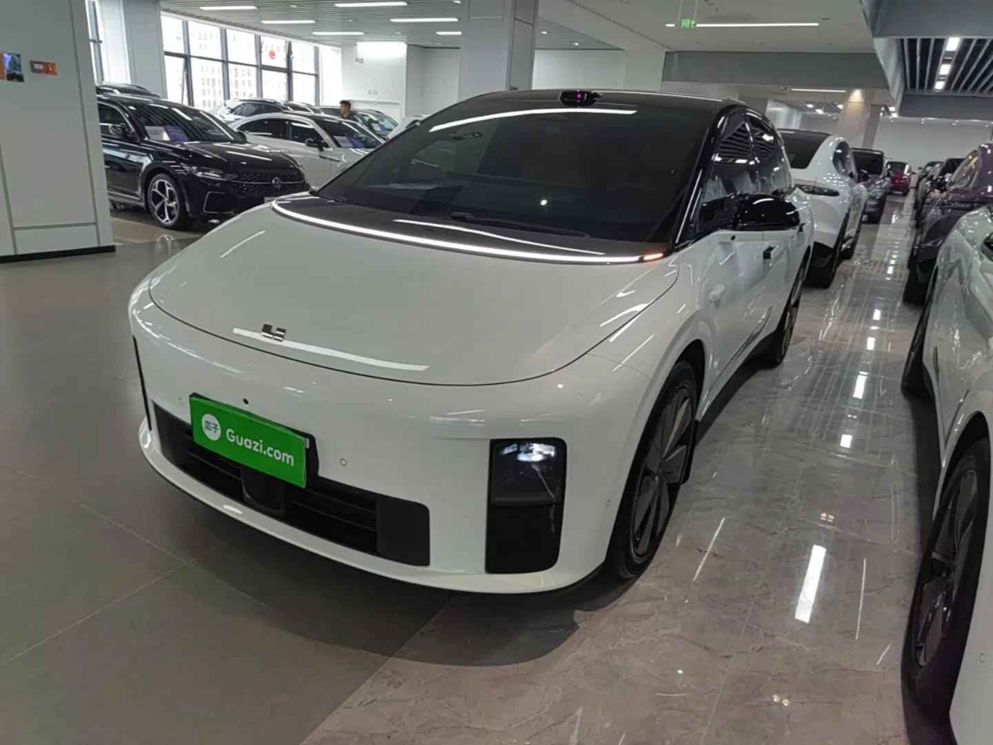 Used Li Auto i6 2025 Model Four-Wheel-Drive Standard Type — миниатюра 1