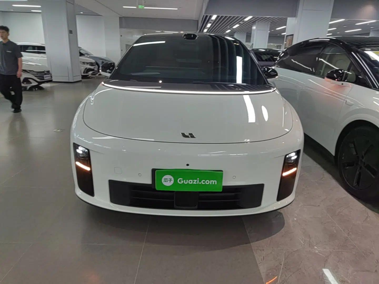 Used Li Auto i6 2025 Model Four-Wheel-Drive Standard Type — миниатюра 2