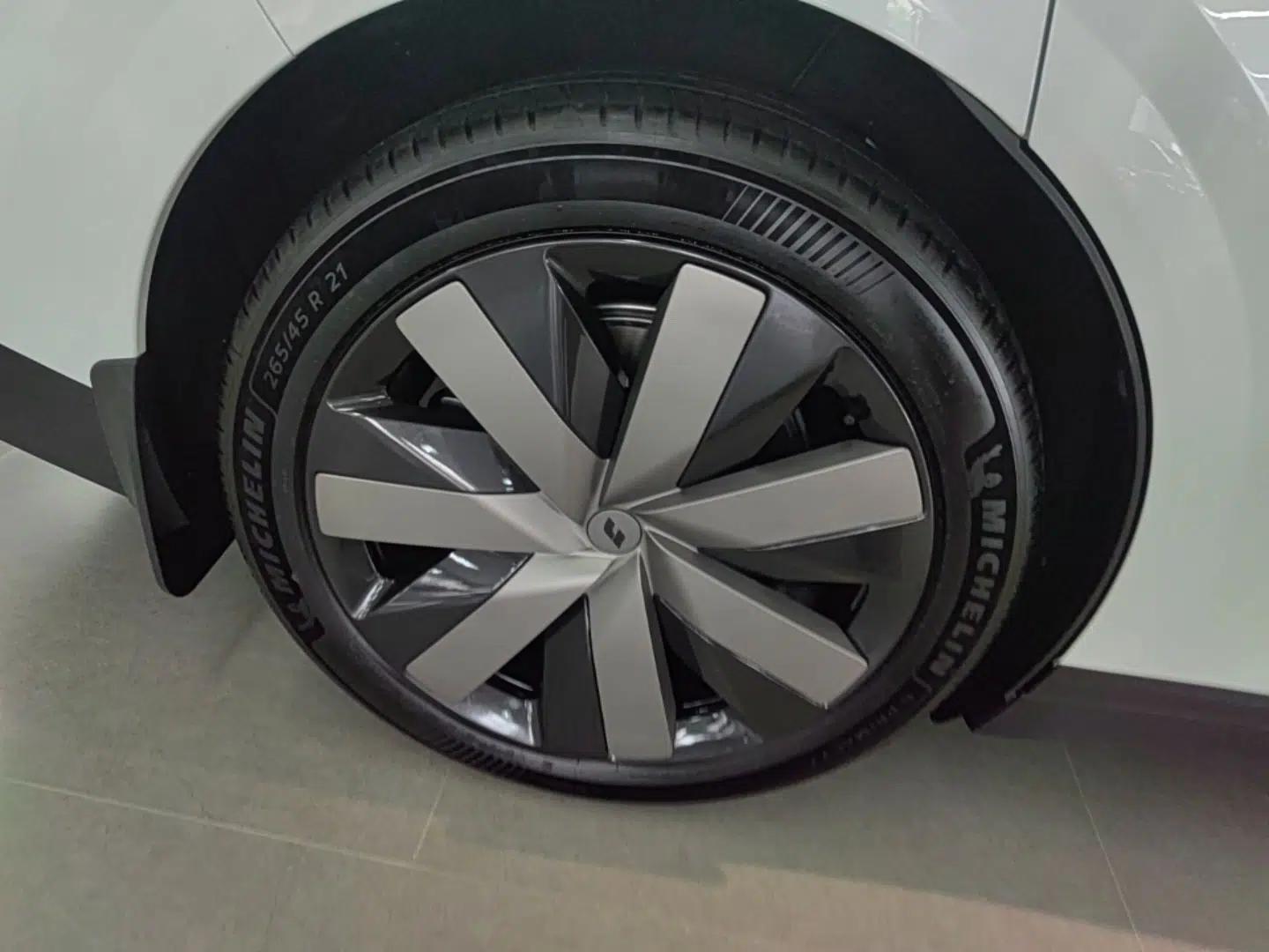 Used Li Auto i6 2025 Model Four-Wheel-Drive Standard Type — миниатюра 11