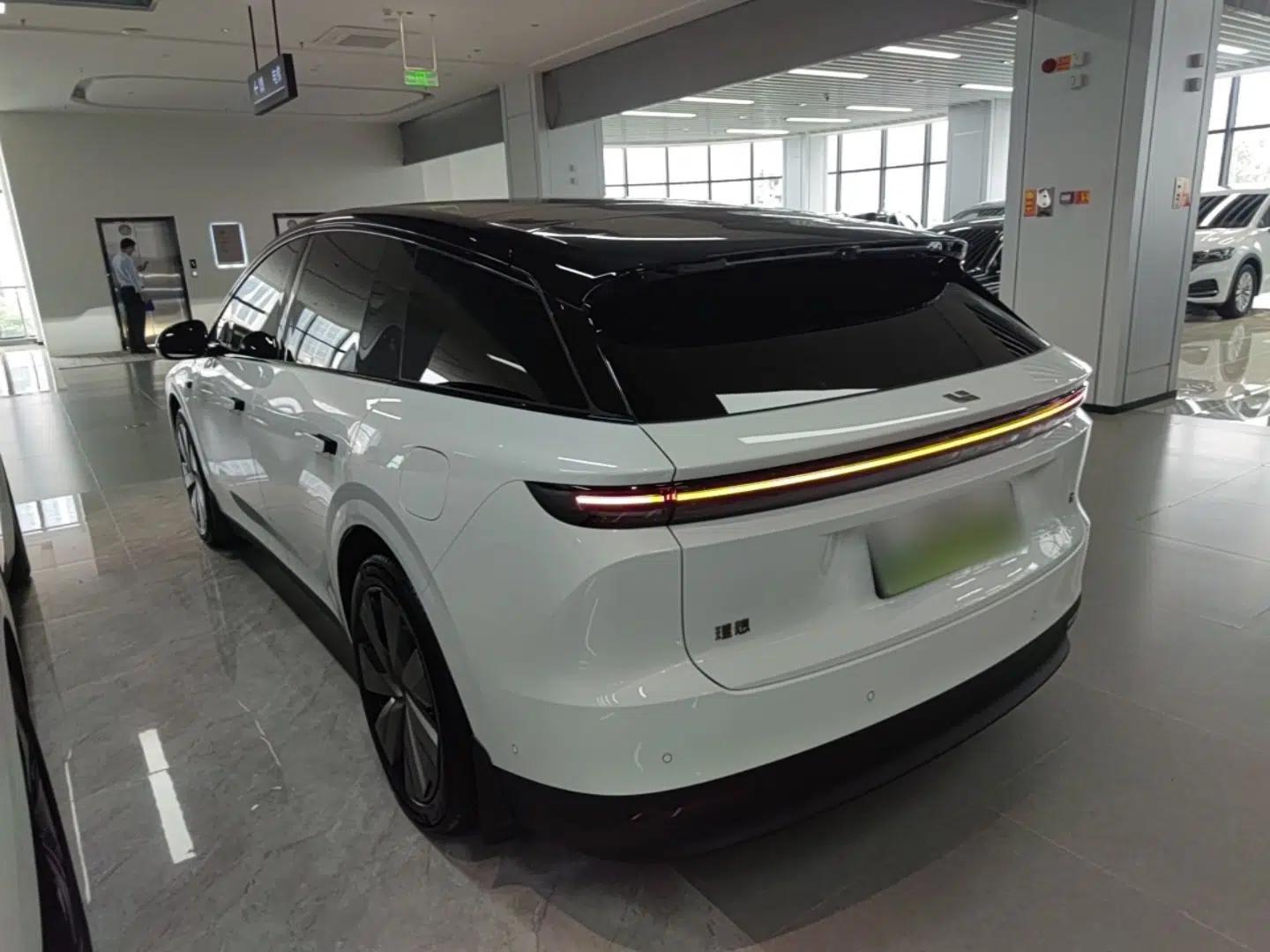 Used Li Auto i6 2025 Model Four-Wheel-Drive Standard Type — миниатюра 4