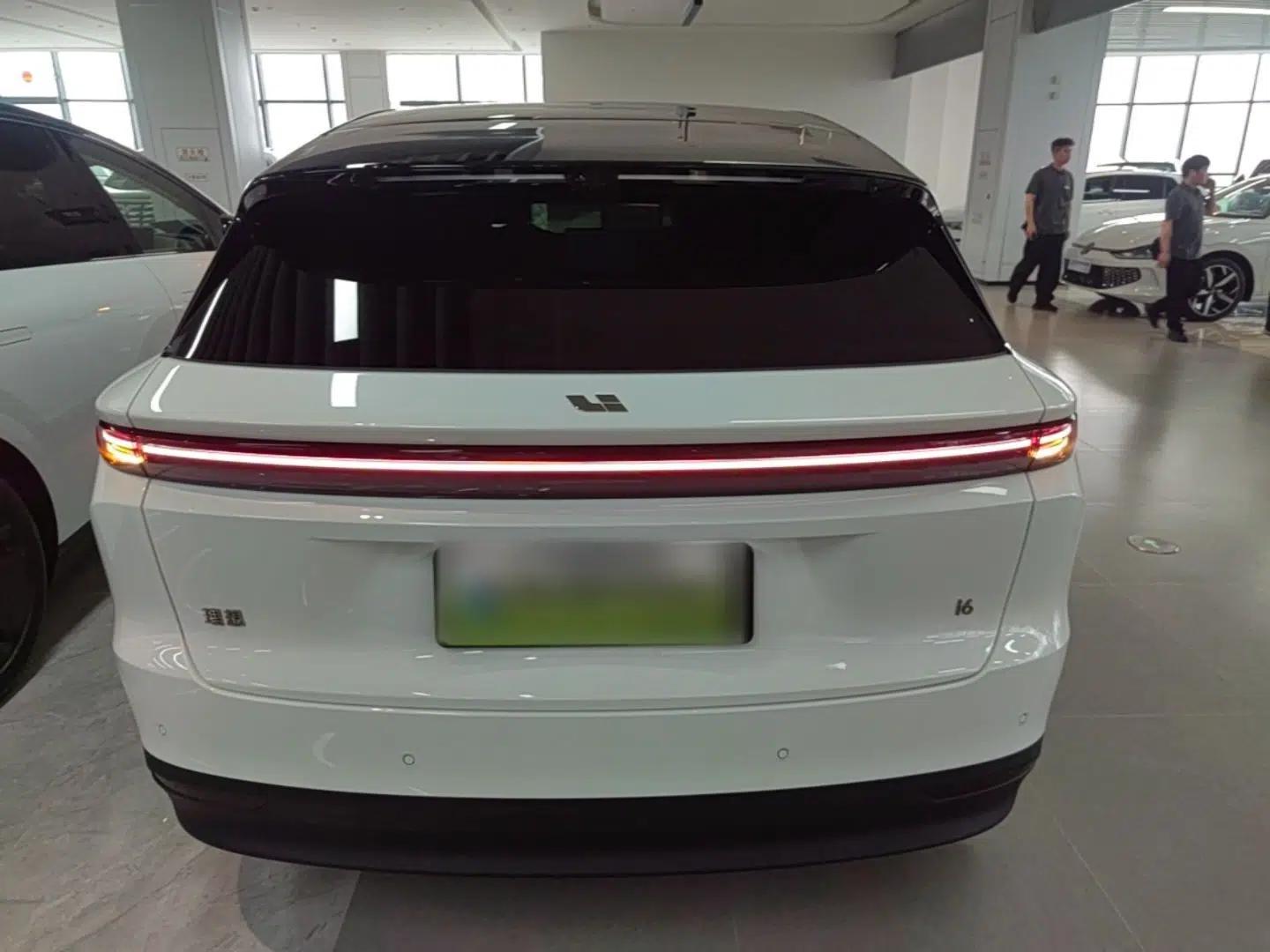 Used Li Auto i6 2025 Model Four-Wheel-Drive Standard Type — миниатюра 5