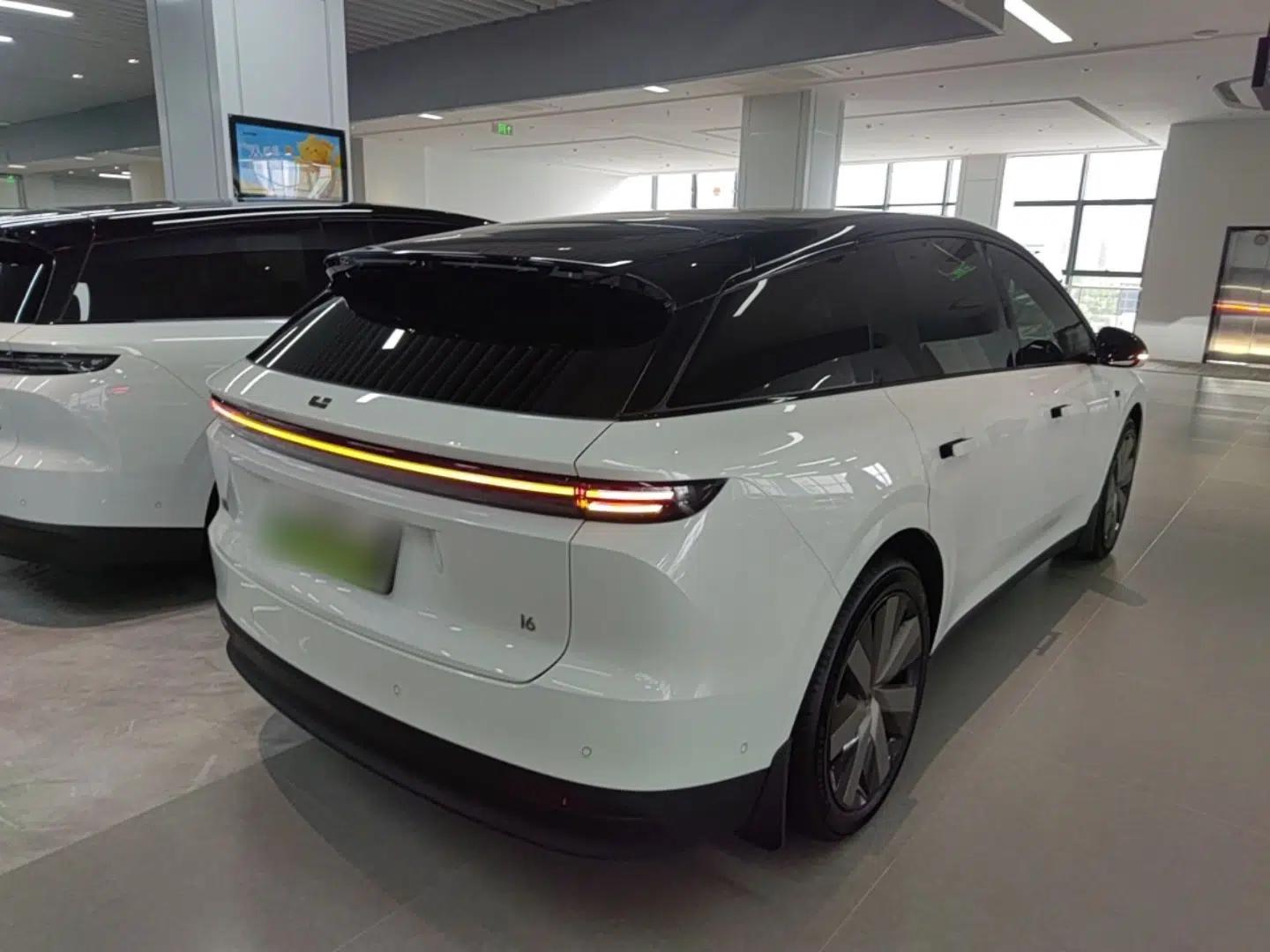 Used Li Auto i6 2025 Model Four-Wheel-Drive Standard Type — миниатюра 6